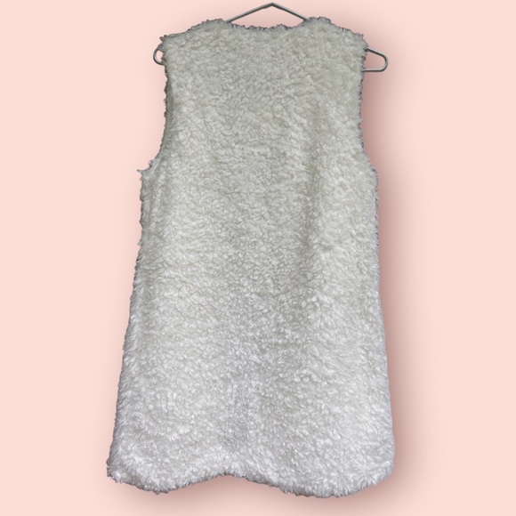 Faux fur vest - Picture 2 of 9